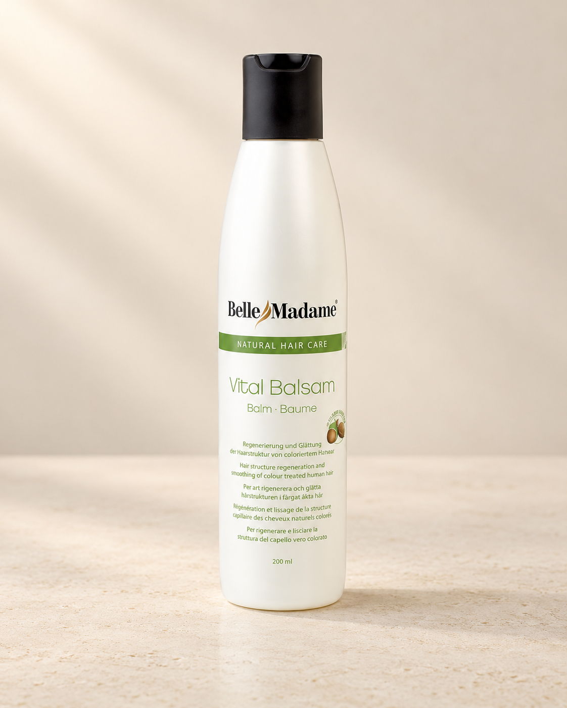 Flacone originale Belle Madame Vital Balsam da 200 ml per la cura dei capelli veri, su fondo avorio.